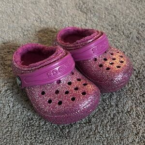 Toddler fur crocs